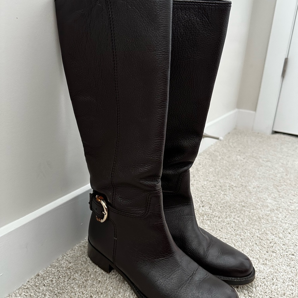 Gucci Dark Brown Leather Equestrian Boots with horsebit buckle details. Amazing